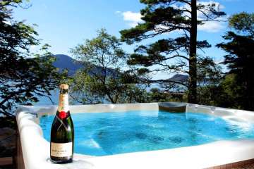 Hot Tub Pool Under The Thatch Holiday Cottages